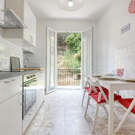2 Bedroom Pet Friendly In Apartment Moneglia