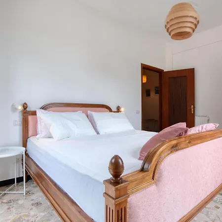2 Bedroom Pet Friendly In Монелья