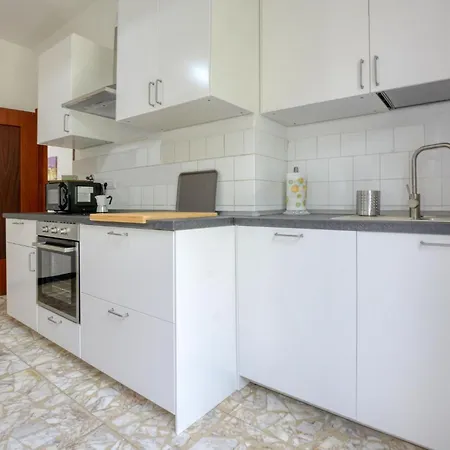 Apartment 2 Bedroom Pet Friendly In Moneglia