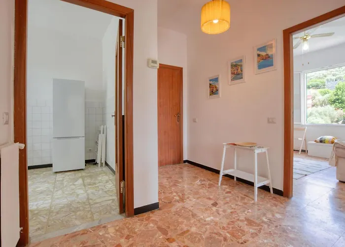 Apartman 2 Bedroom Beautiful In Moneglia