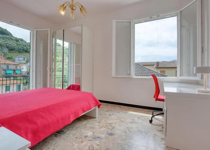 2 Bedroom Beautiful In Moneglia