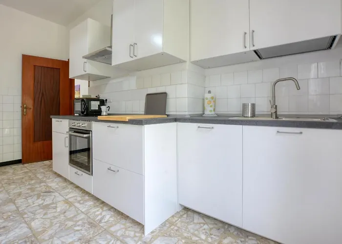 아파트 2 Bedroom Beautiful In 모네글리아