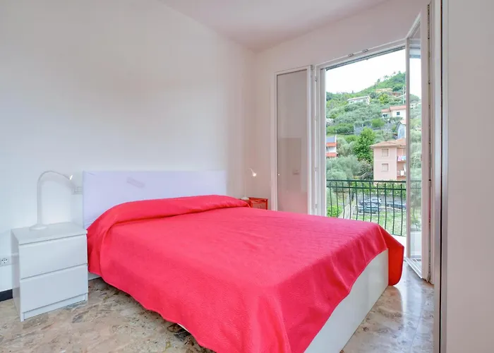 2 Bedroom Beautiful In * Moneglia